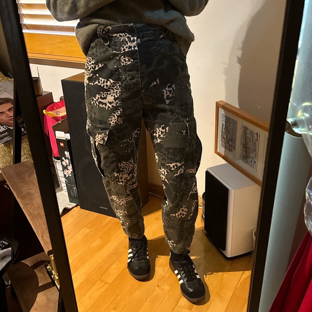 zadig and voltaire cargo pants size 25/26